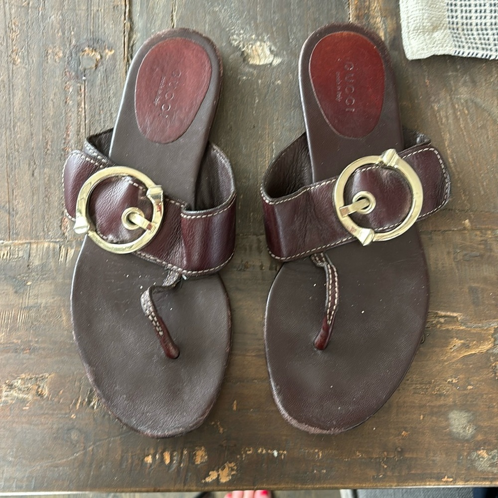 Gucci Leather Thong Sandals Cordovan